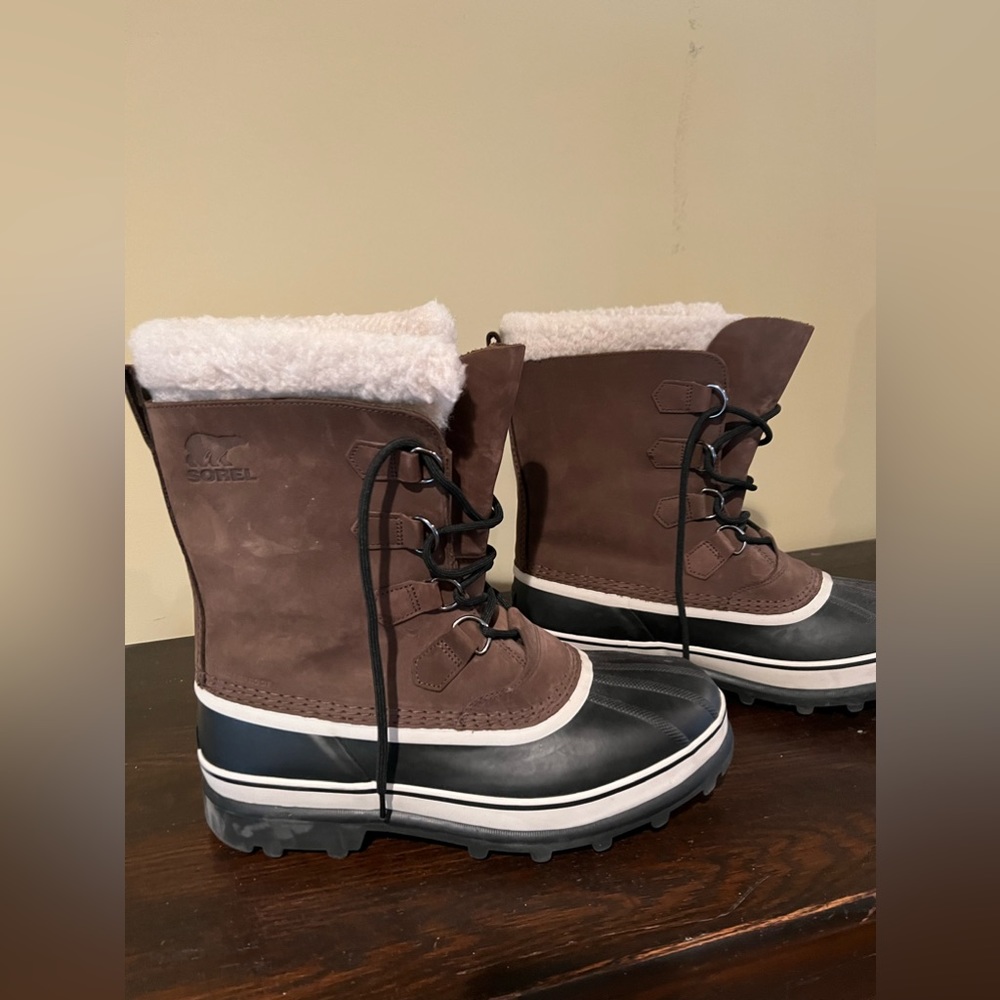 Sorel snow boots like new size 12